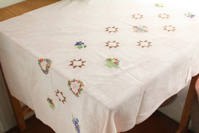 美しい テーブルクロス ハンドメイド テーブルセンター 刺繍 