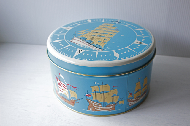 PetaPeta北欧雑貨ショップ＞＞Ira）＞＞ビンテージ缶