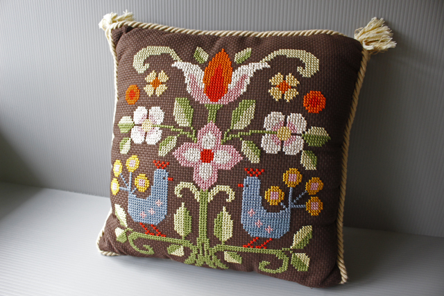 富士山刺繍クッションカバー　ビンテージ PetaPeta北欧雑貨ショップ＞＞北欧刺繍＞＞クッションカバー＞＞野バラ